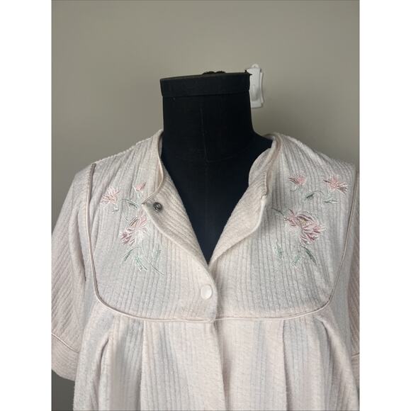 Miss Elaine Small Pale Pink Short Sleeve Button Up Robe Embroidered - Picture 2 of 9